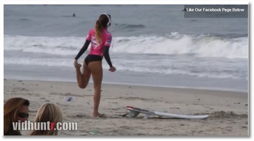 L’échauffement de la surfeuse Anastasia Ashley