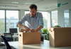 Employe quittant le bureau pour transition professionnelle