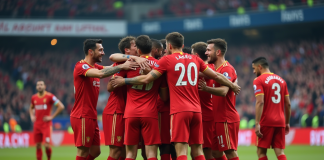 joueurs du RC Lens célèbrant sur le terrain avec supporters